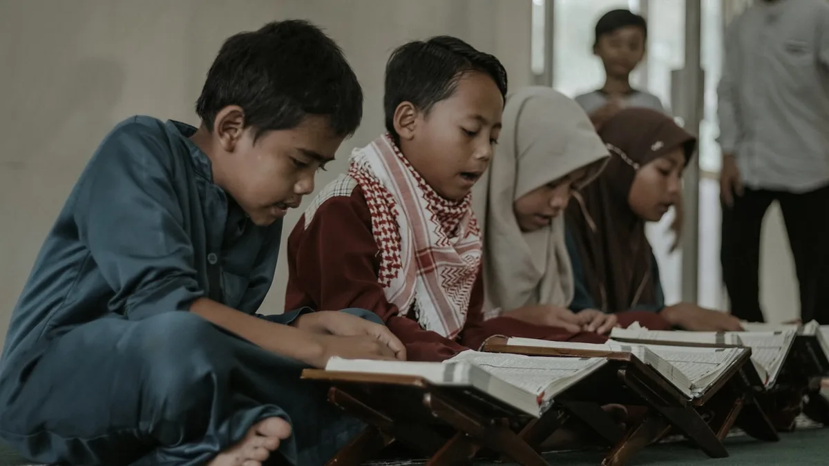 Begini Cara Mendidik Anak Agar Tidak Manja Menurut Islam